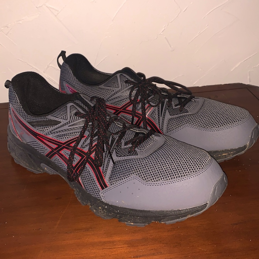 ACICS tennis shoes